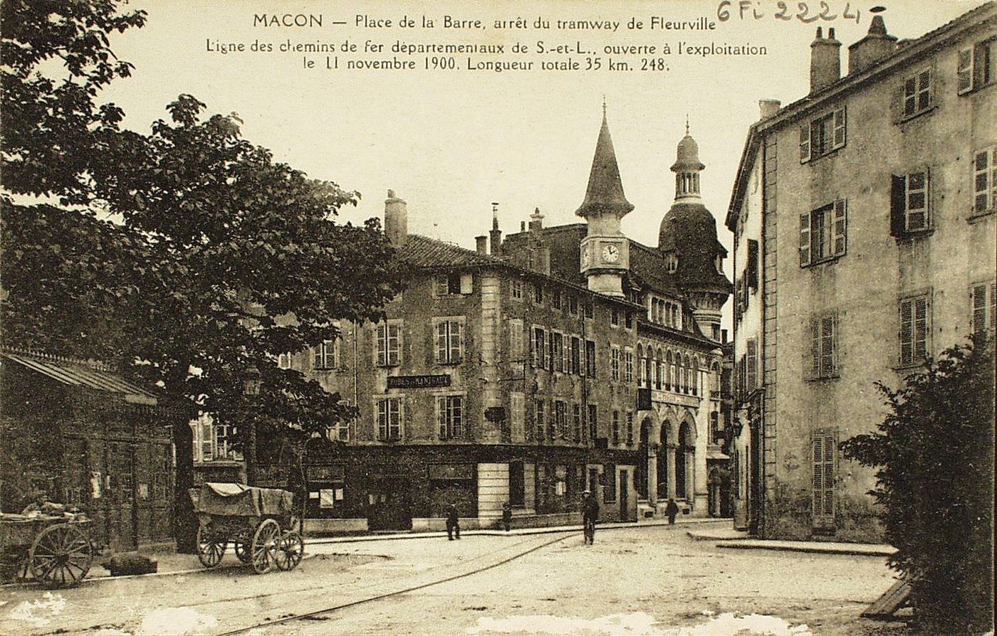 Mâcon. Place de la Barre, arrêt du tramway de Fleurville. Ligne des chemins de fer départementaux de Saône-et-Loire, ouverte à l'exploitation le 11 novembre 1900. Longueur totale 35 km 248.