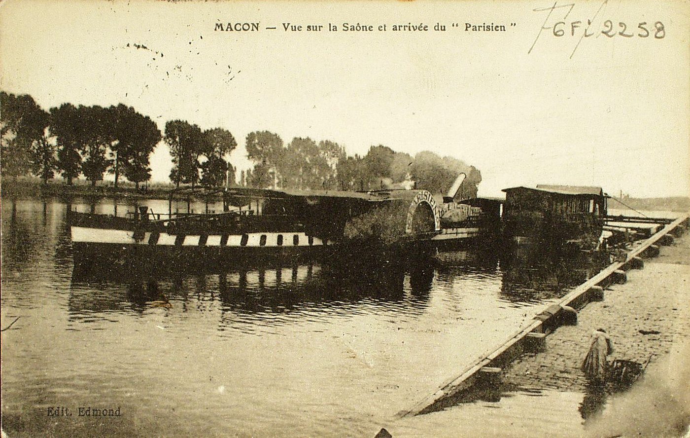 Mâcon. Vue sur la Saône et arrivée du "Parisien".