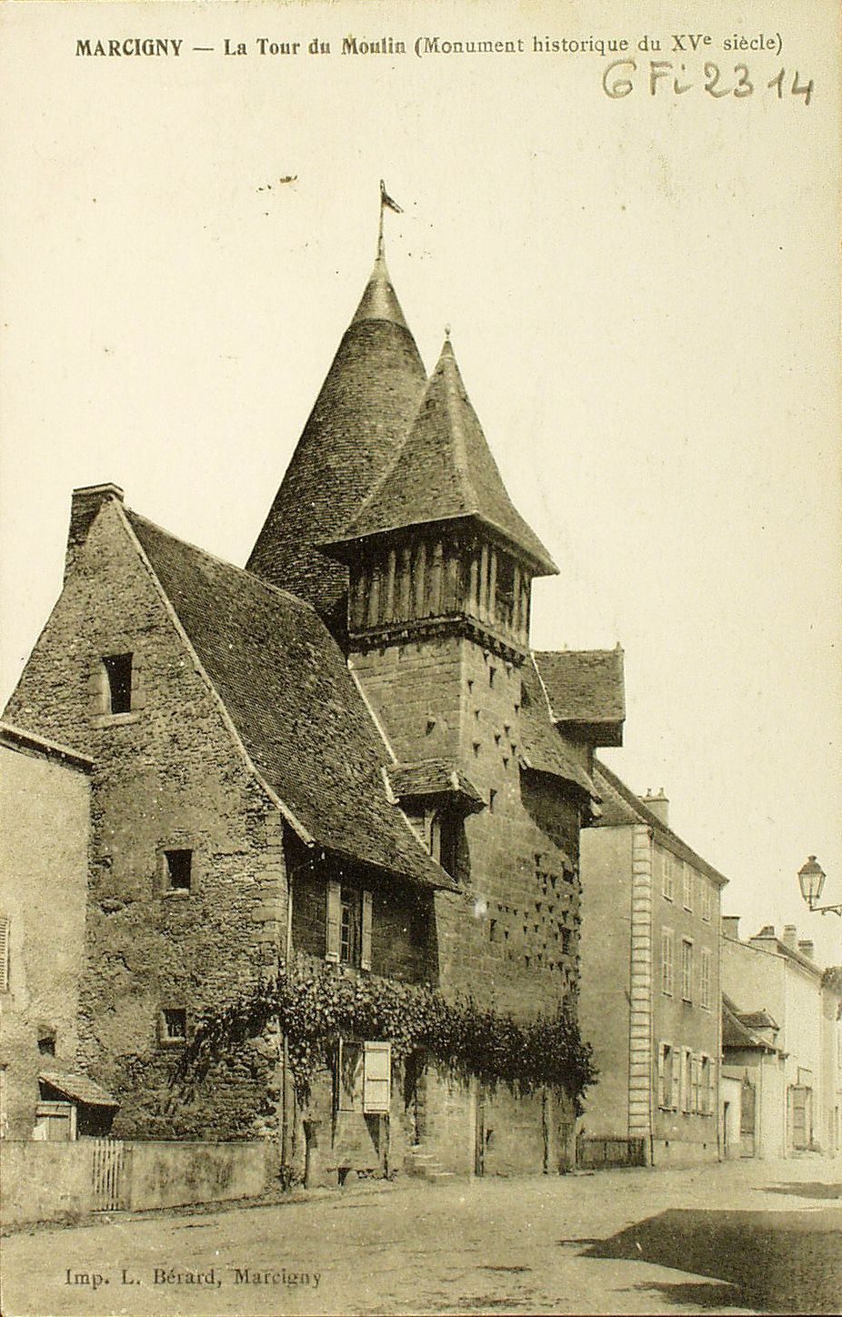 Marcigny. La tour du Moulin (monument historique du XVe s.).