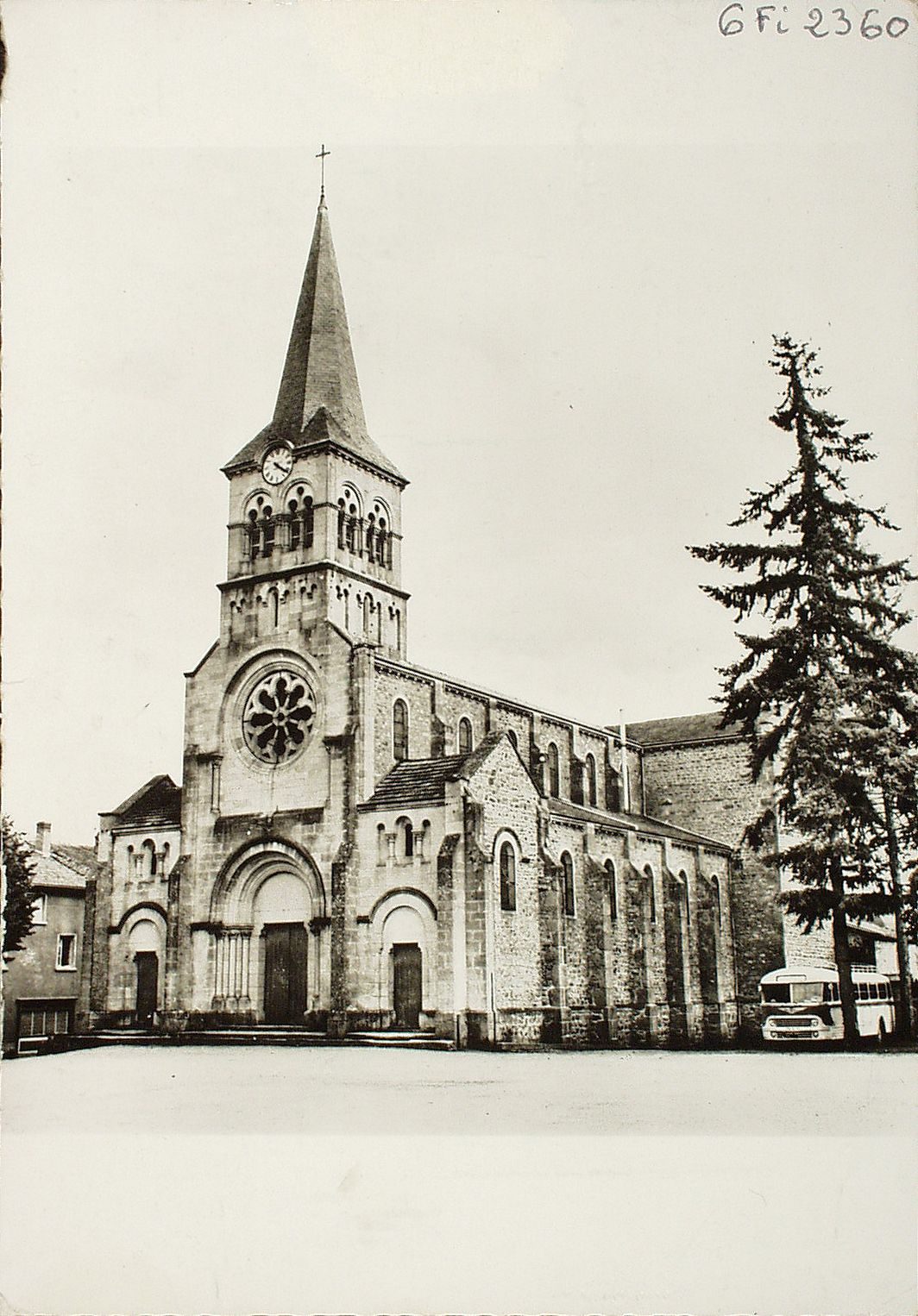 Centenaire de l'église de Matour sous la présidence de Monseigneur Le Bourgeois (15 septembre 1968)