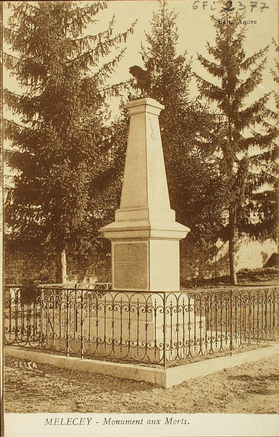 Mellecey. Monument aux morts.