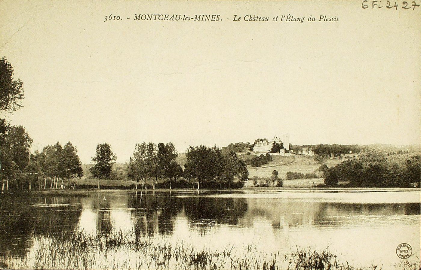 Montceau-les-Mines. Le château et l'étang du Plessis.