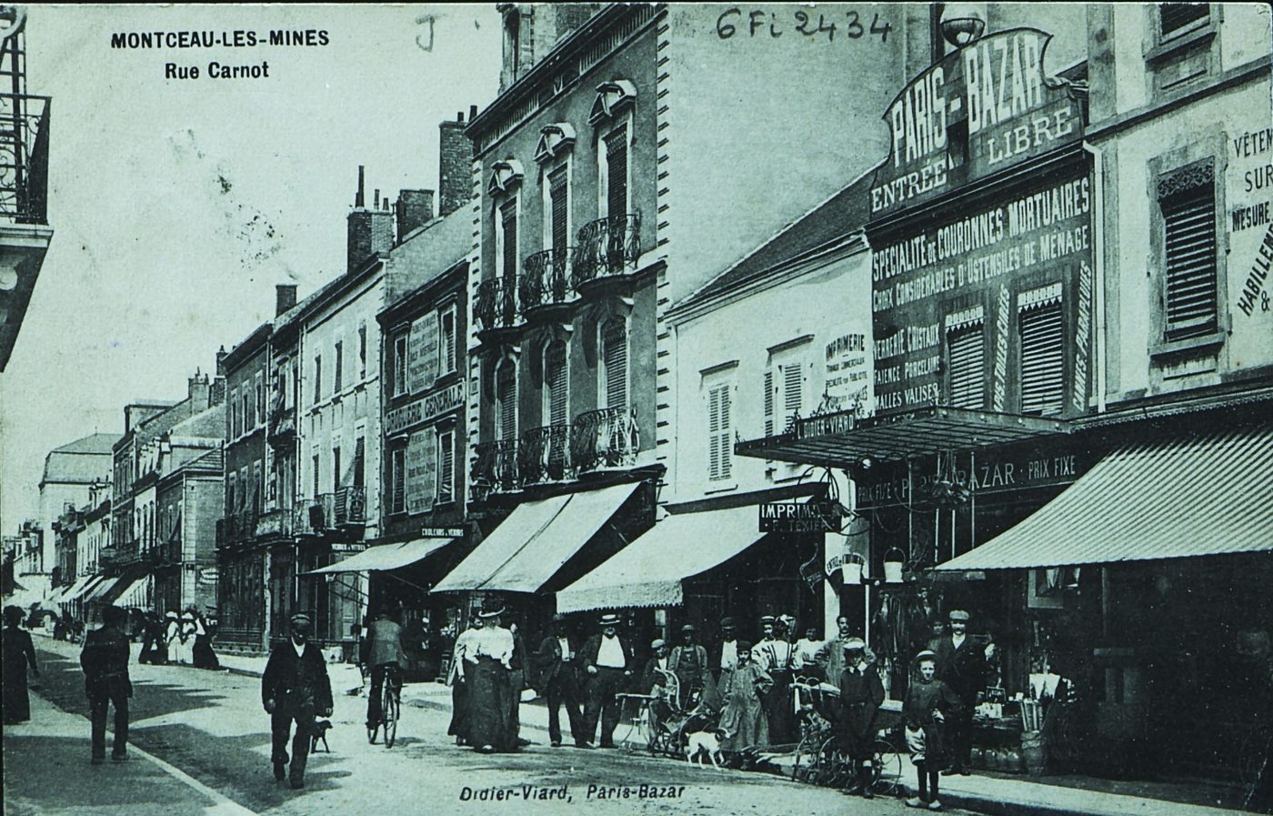Montceau-les-Mines. Rue Carnot.