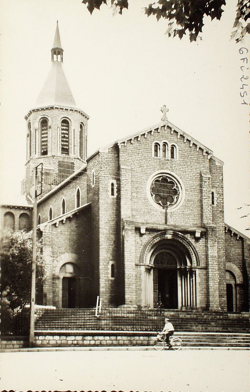 Montceau-les-Mines. L'église.