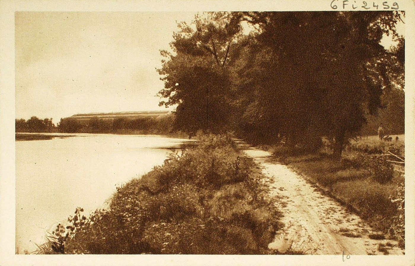 Montchanin-les-Mines. L'allée des soupirs.