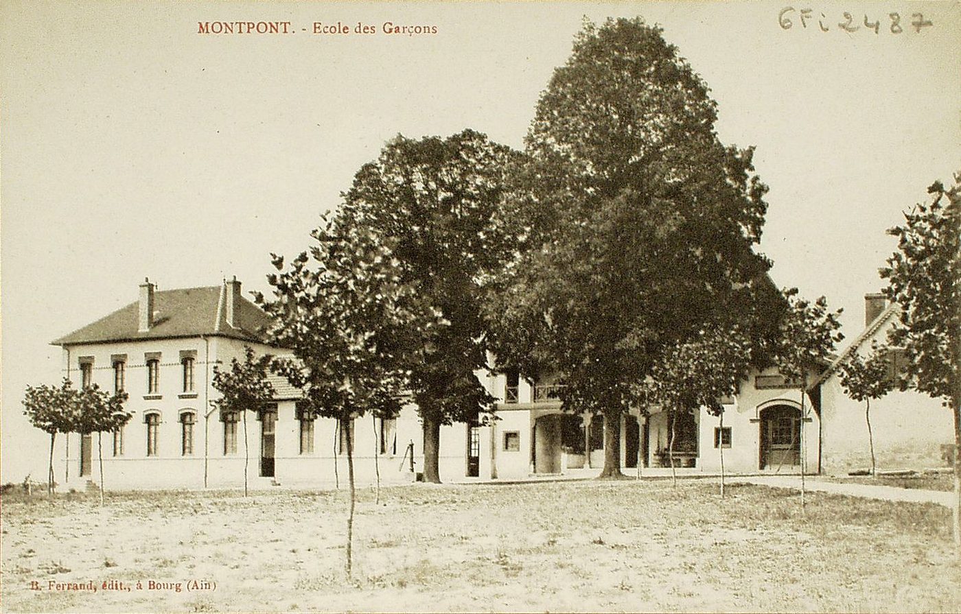 Montpont. Ecole des garçons.