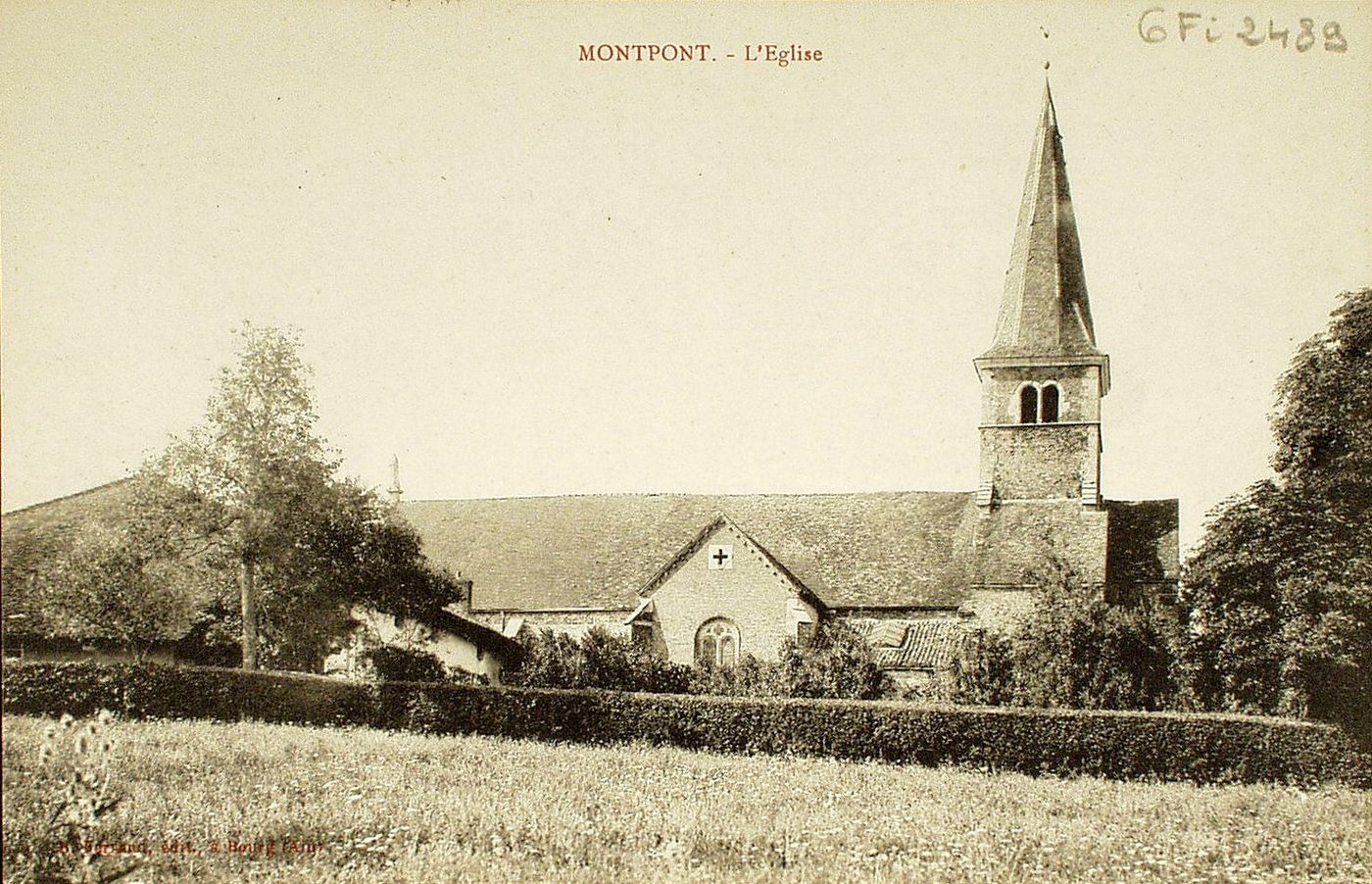 Montpont. L'église.