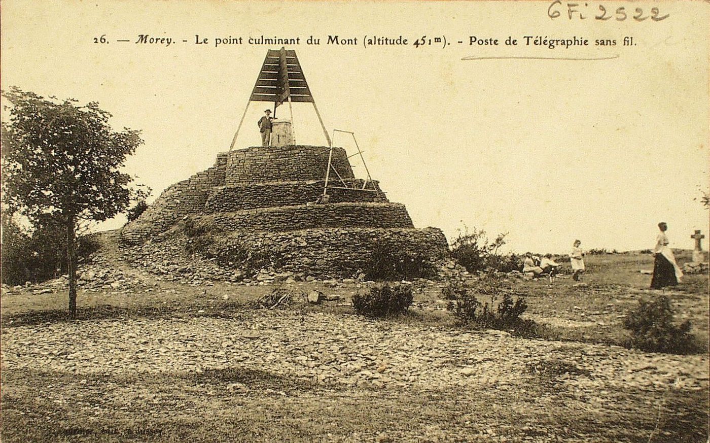 Morey. Le point culminant du Mont (altitude 451 m). Poste de télégraphie sans fil.