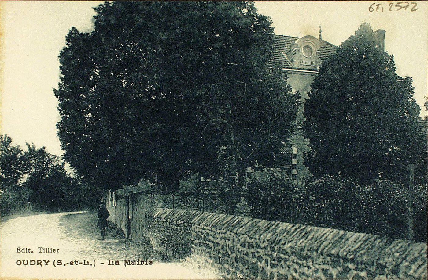 Oudry. La mairie.