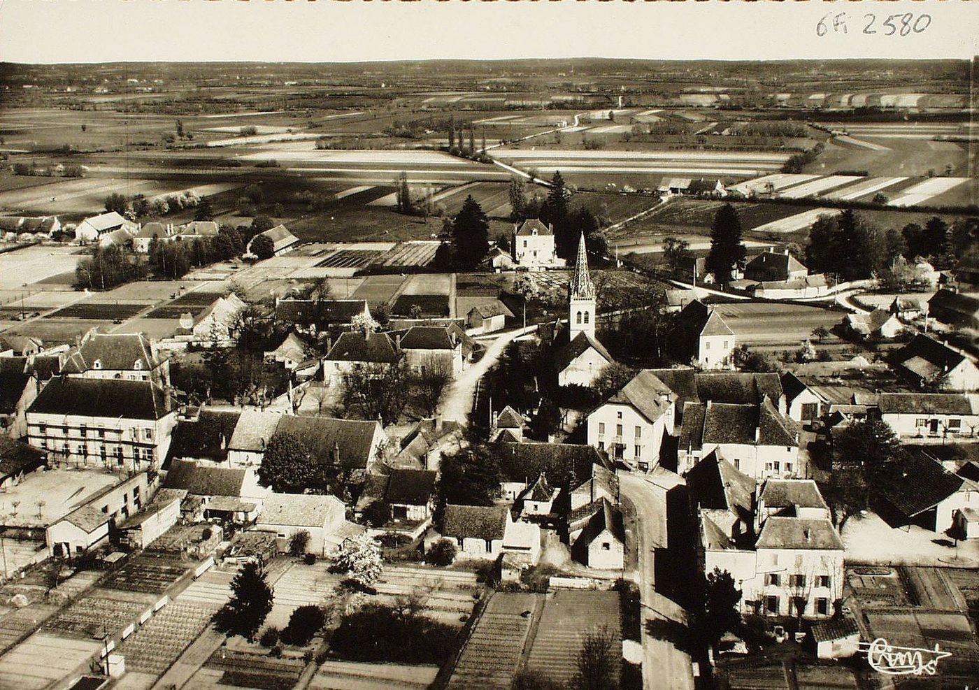 Ouroux-sur-Saône. Vue aérienne sur le centre.