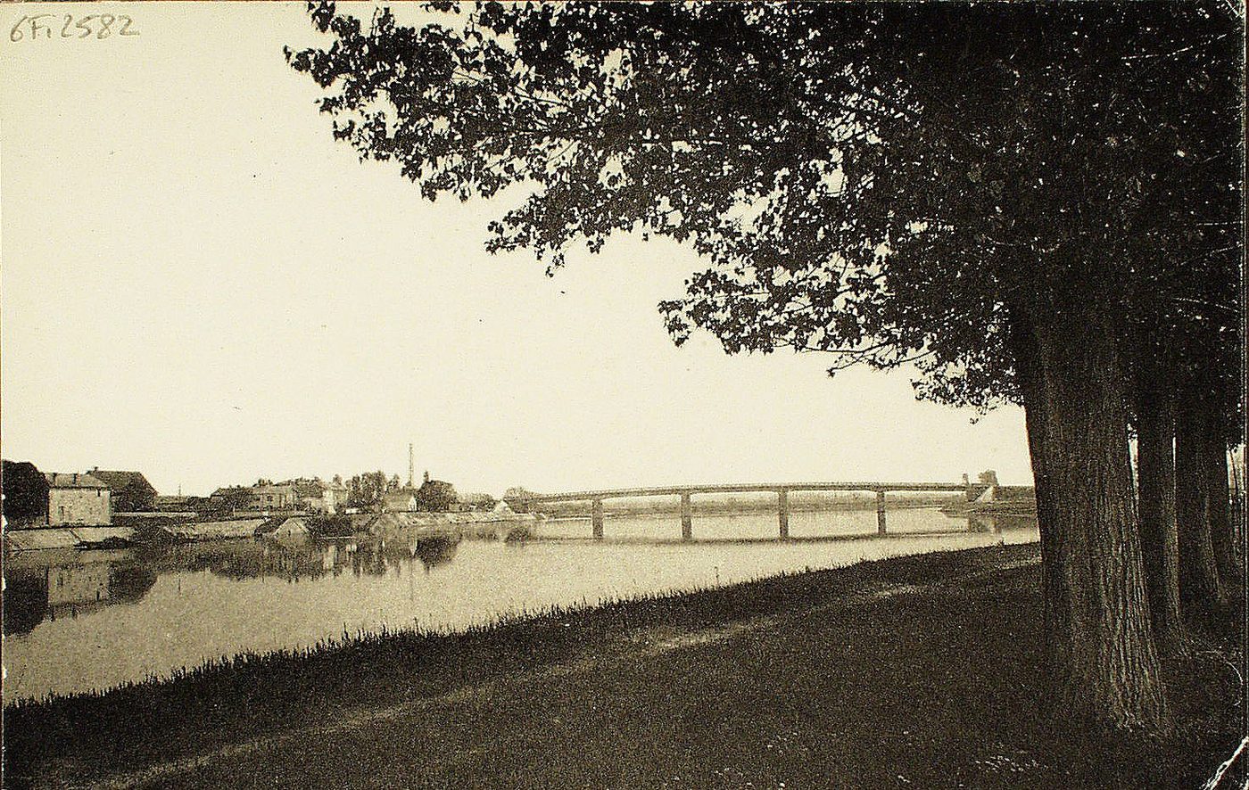 Ouroux. Le port et le pont.