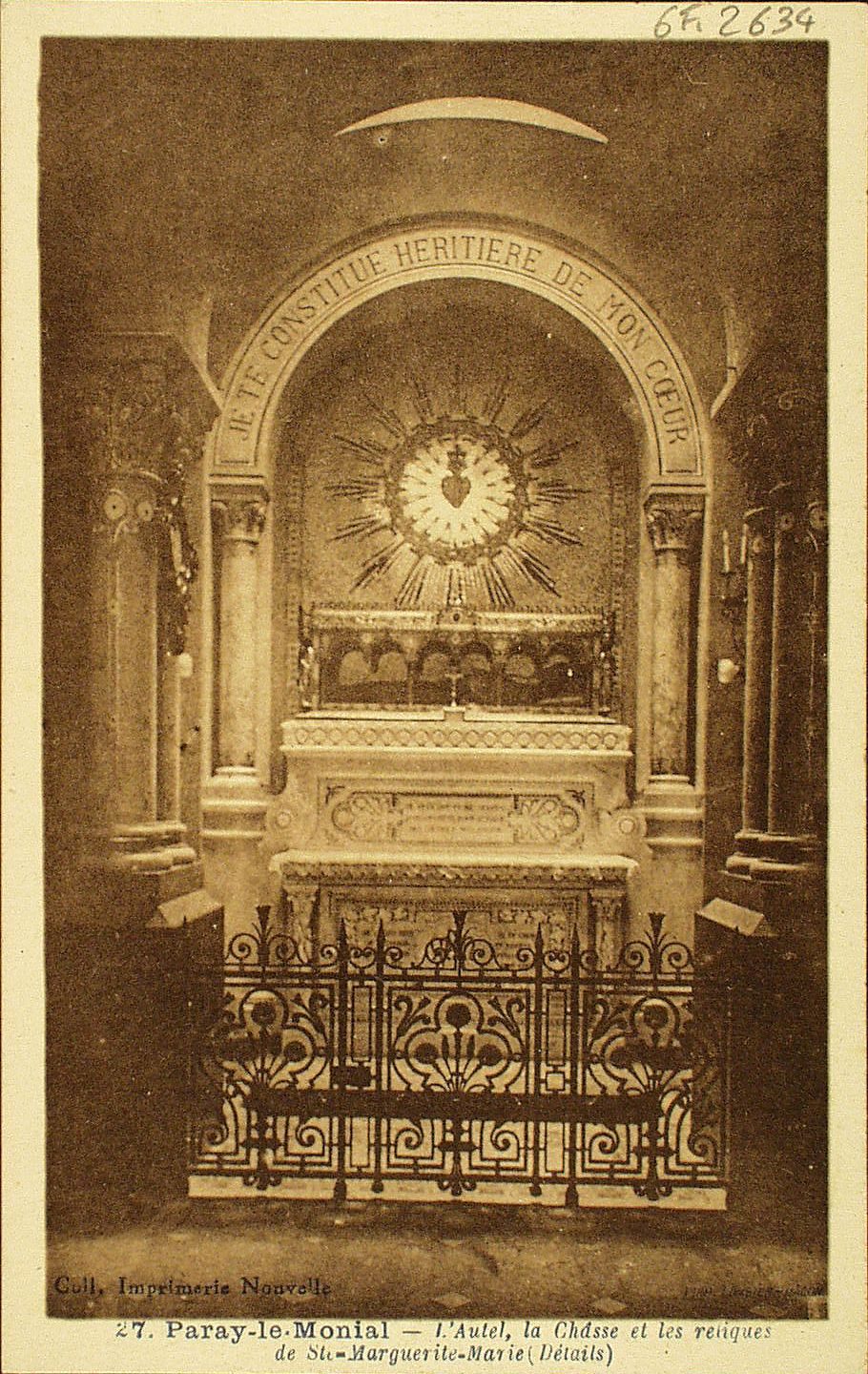 Paray-le-Monial. L'autel, la châsse et les reliques de sainte Marguerite-Marie.
