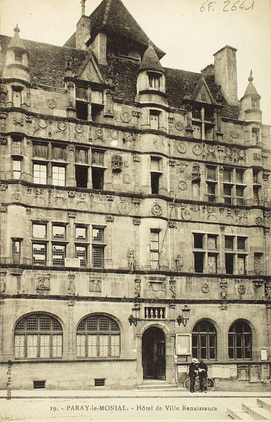 Paray-le-Monial. Hôtel de ville renaissance.