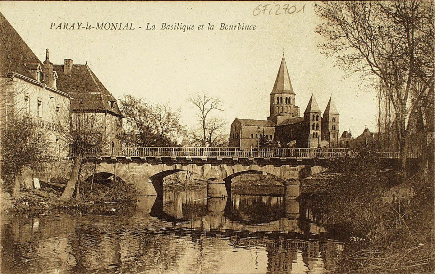 Paray-le-Monial. La basilique et la Bourbince.