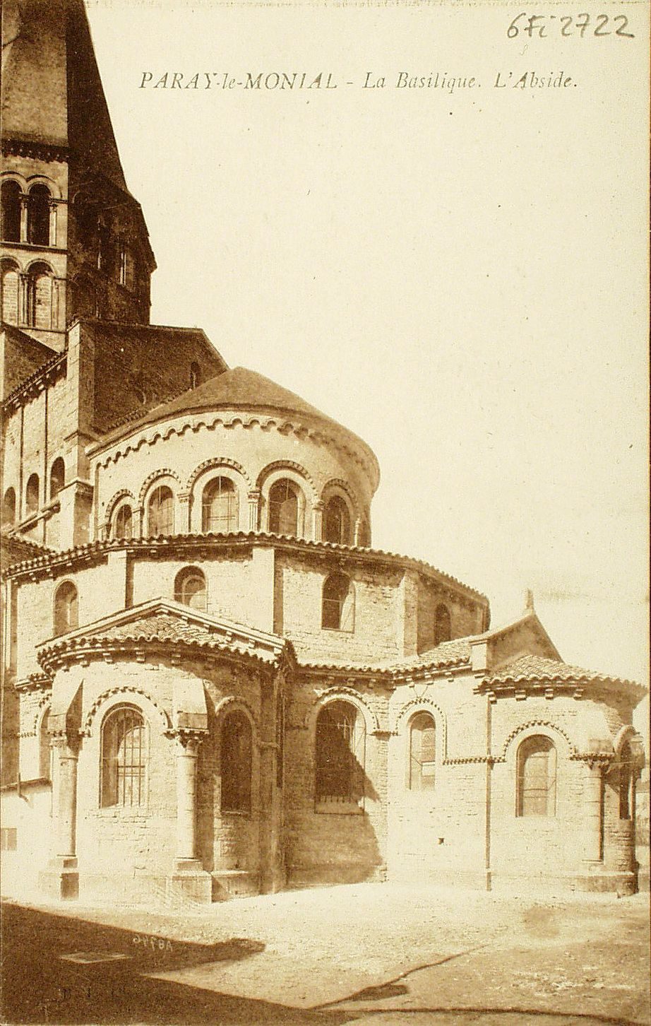 Paray-le-Monial. La basilique. L'abside.