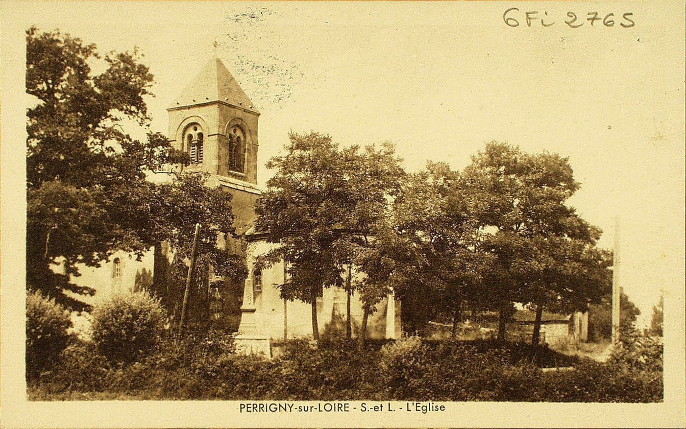 Perrigny-sur-Loire. L'église.