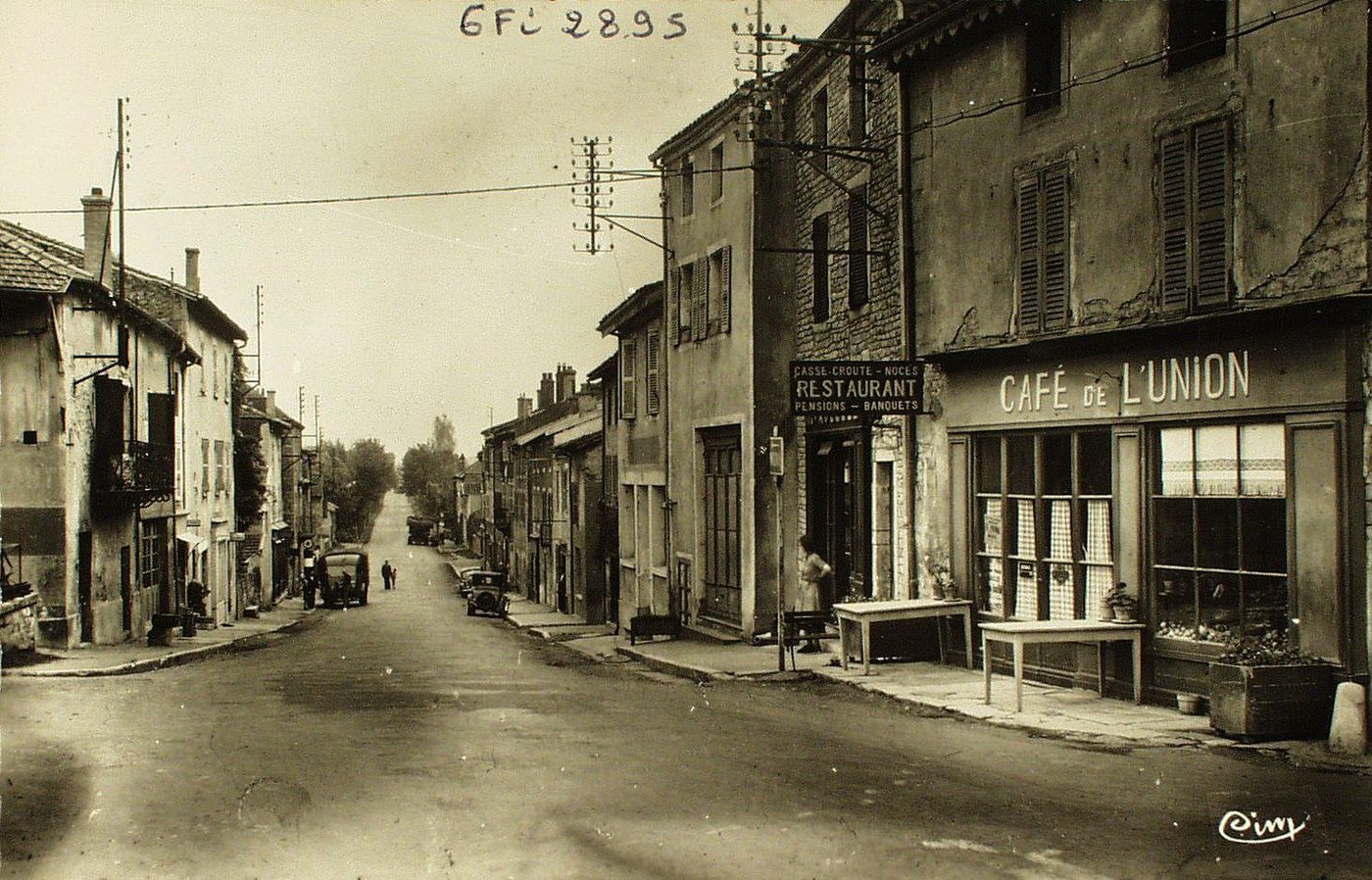 La Roche-Vineuse. Route de Mâcon.