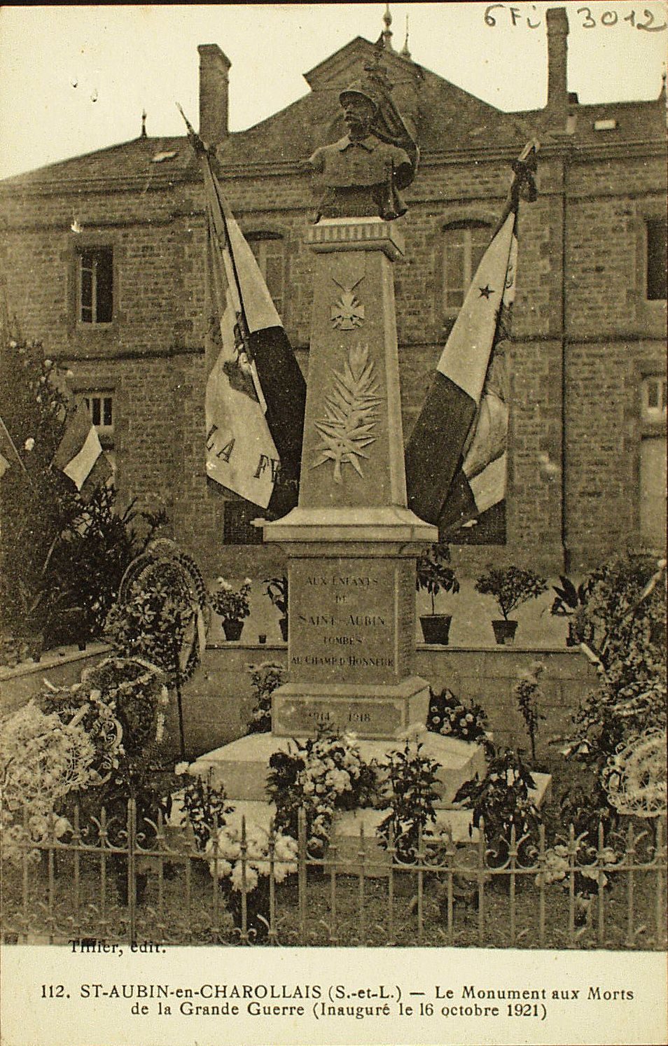 Saint-Aubin-en-Charollais. Le monument aux morts de la grande guerre (inauguré le 16 octobre 1921).