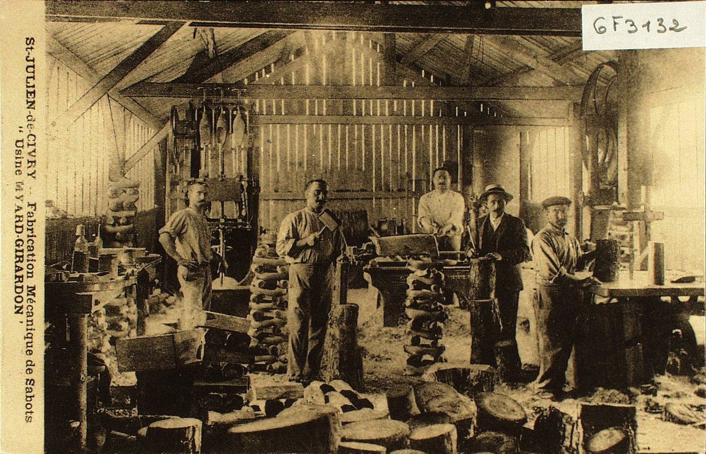 Saint-Julien-de-Civry. Fabrication mécanique de sabots "usine Myard-Girardon".