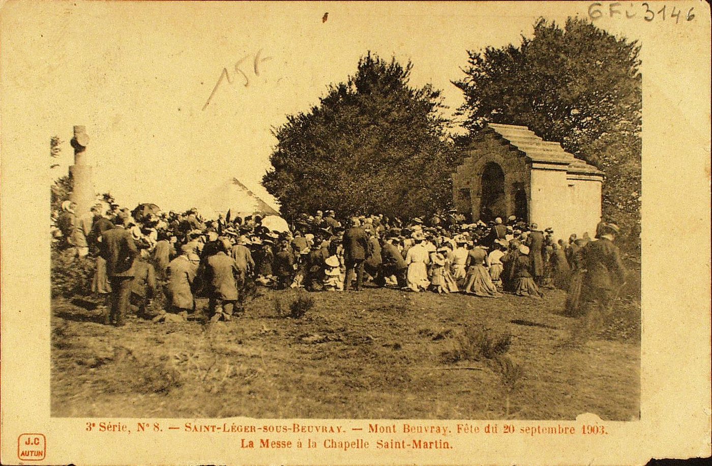 Saint-Léger-sous-Beuvray. Mont-Beuvray. Fête du 20 septembre 1903. La messe à la chapelle Saint-Martin.