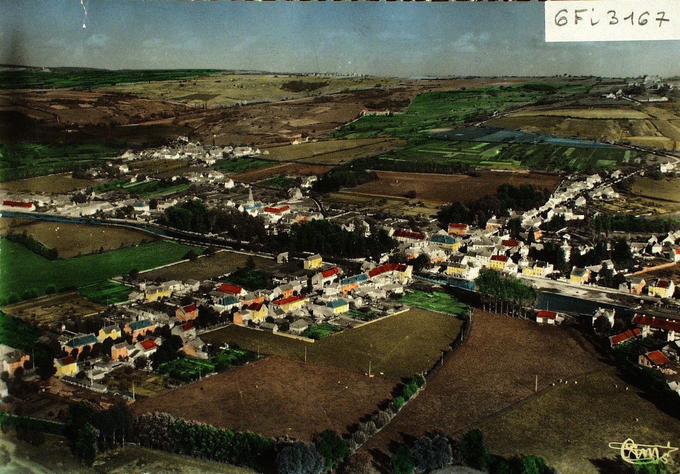 Saint-Léger-sur-Dheune. Vue générale aérienne.