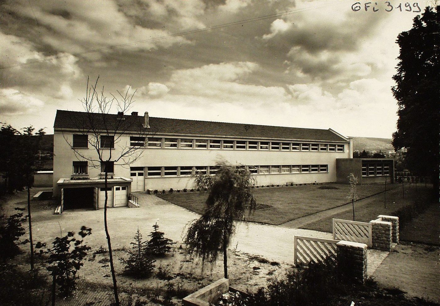 Saint-Pantaléon. Groupe scolaire A. Clément.