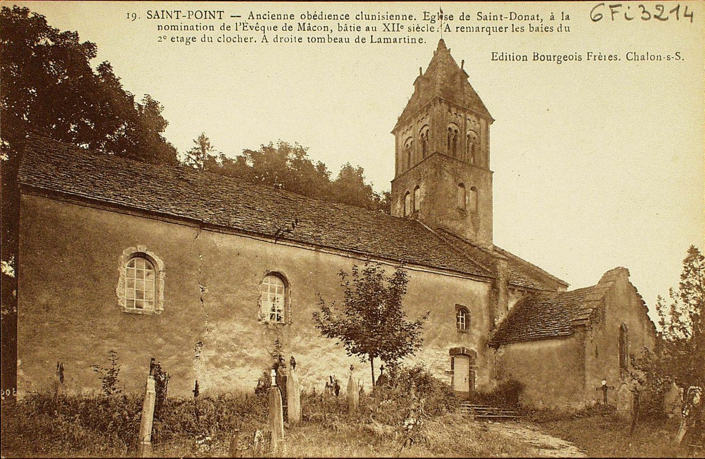 Saint-Point. Ancienne obédience clunisienne. Eglise de Saint-Donat, à la nomination de l'evêque de Mâcon, bâtie au XIIe s. A remarquer les baies du 2e étage du clocher. A droite tombeau de Lamartine.