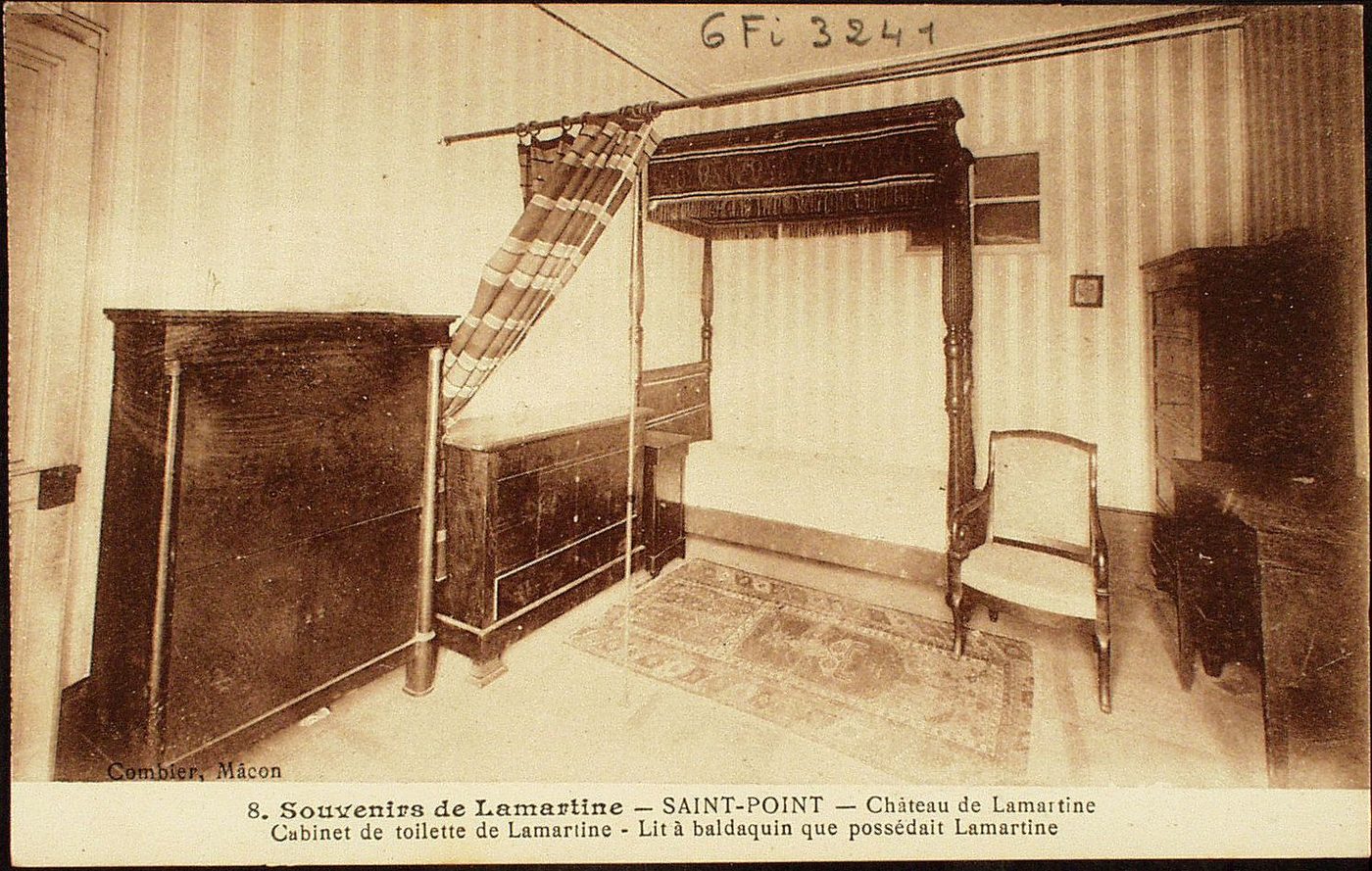Souvenirs de Lamartine. Saint-Point. Château de Lamartine. Cabinet de toilette de Lamartine. Lit à baldaquin que possédait Lamartine.