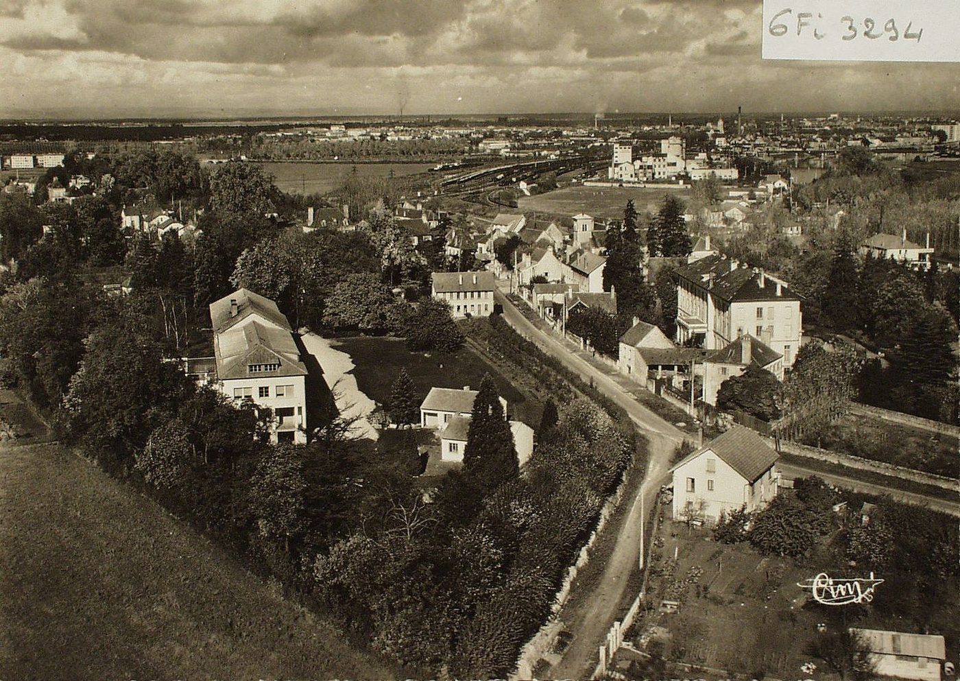 Saint-Rémy. Vue aérienne. Les cliniques de Bourgogne et Saint-Rémy.