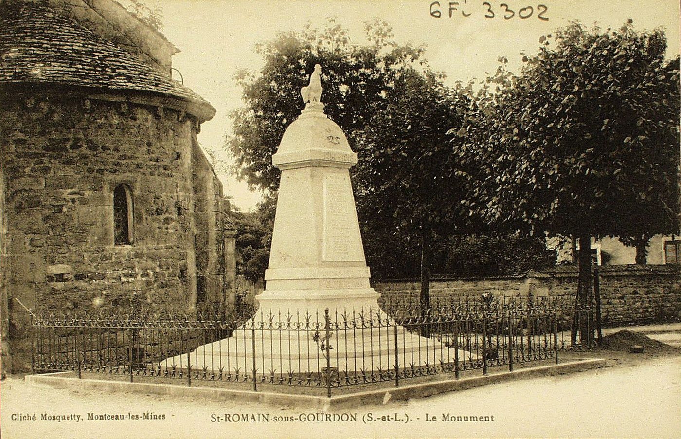 Saint-Romain-sous-Gourdon. Le monument.
