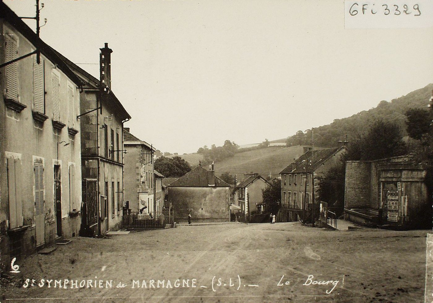 Saint-Symphorien-de-Marmagne. Le bourg.