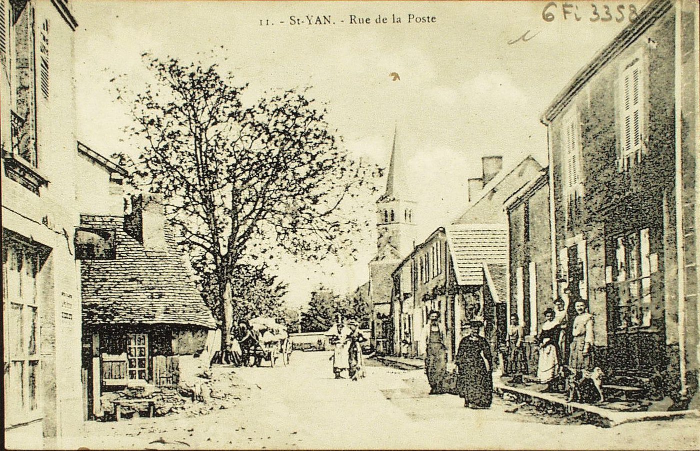Saint-Yan. Rue de la Poste.