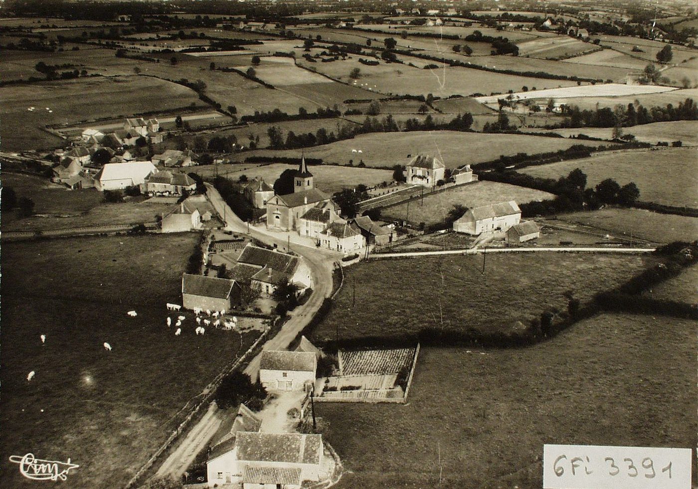 Sarry. Vue générale aérienne.
