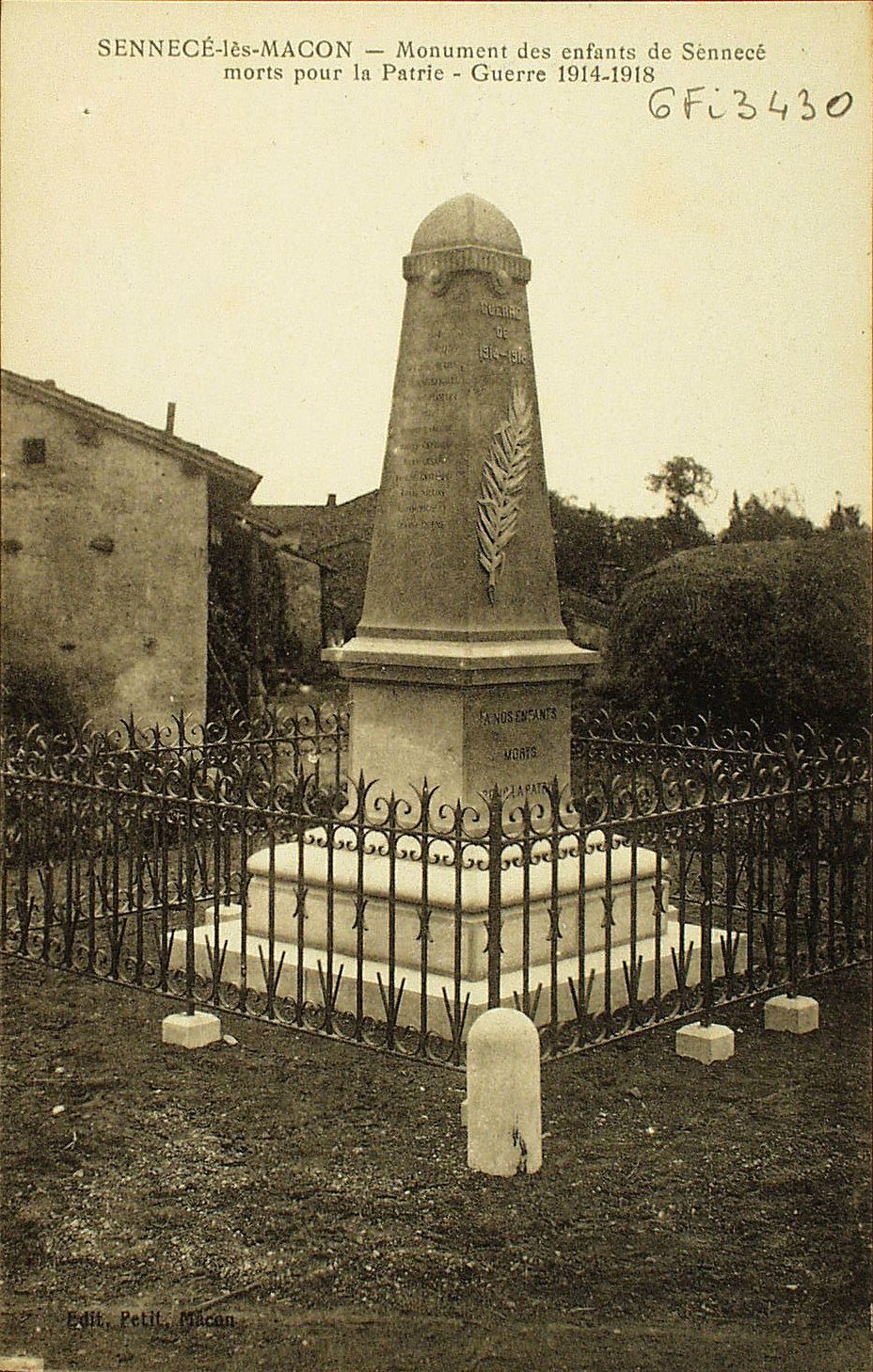 Sennecé-lès-Mâcon. Monument des enfants de Sennecé morts pour la patrie. Guerre 1914-1918.