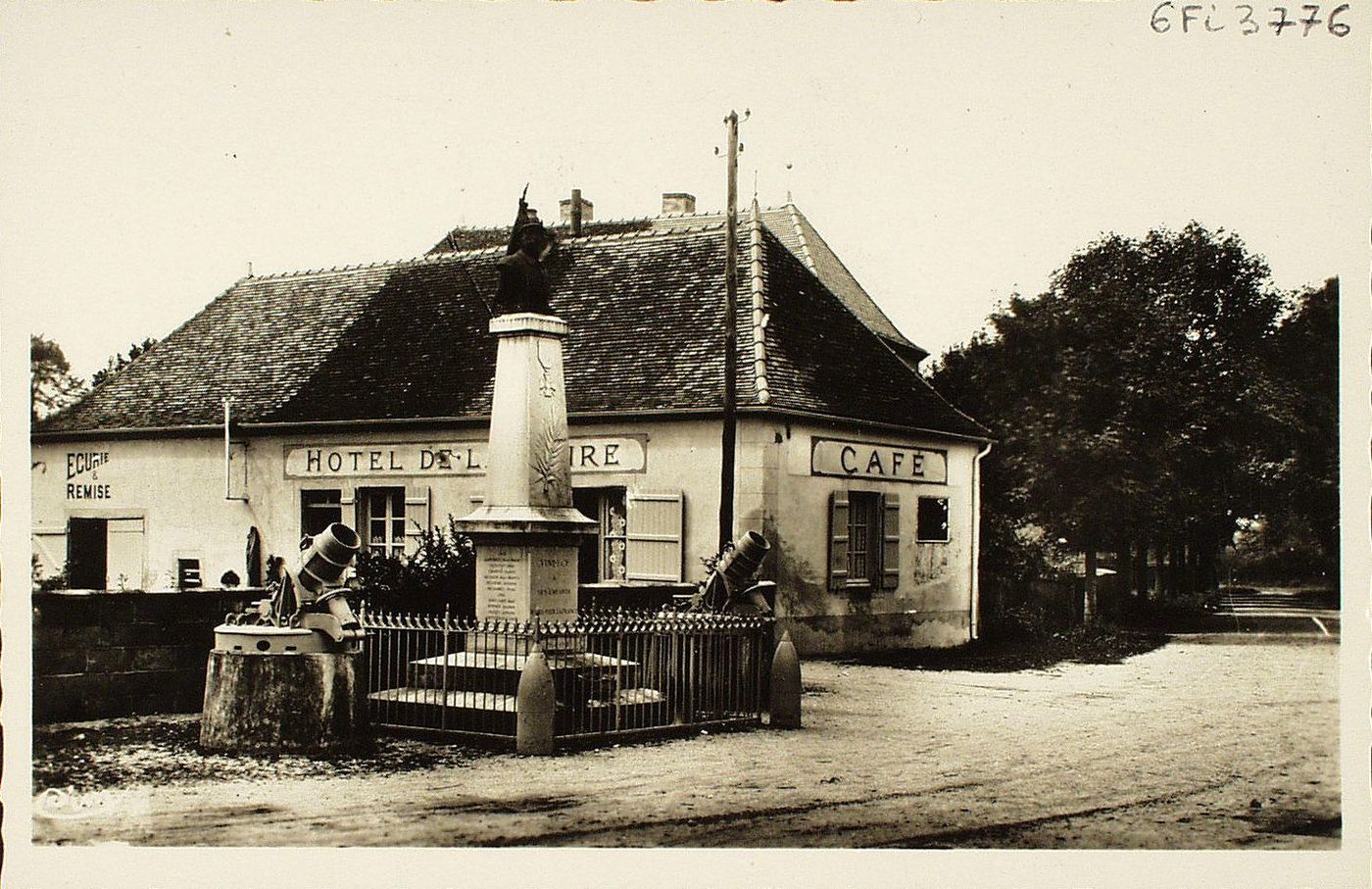 Vindecy. Monument aux morts.