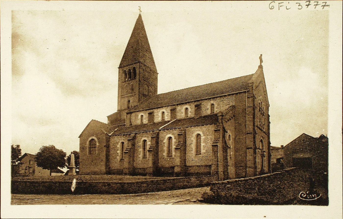 La Vineuse. L'église.