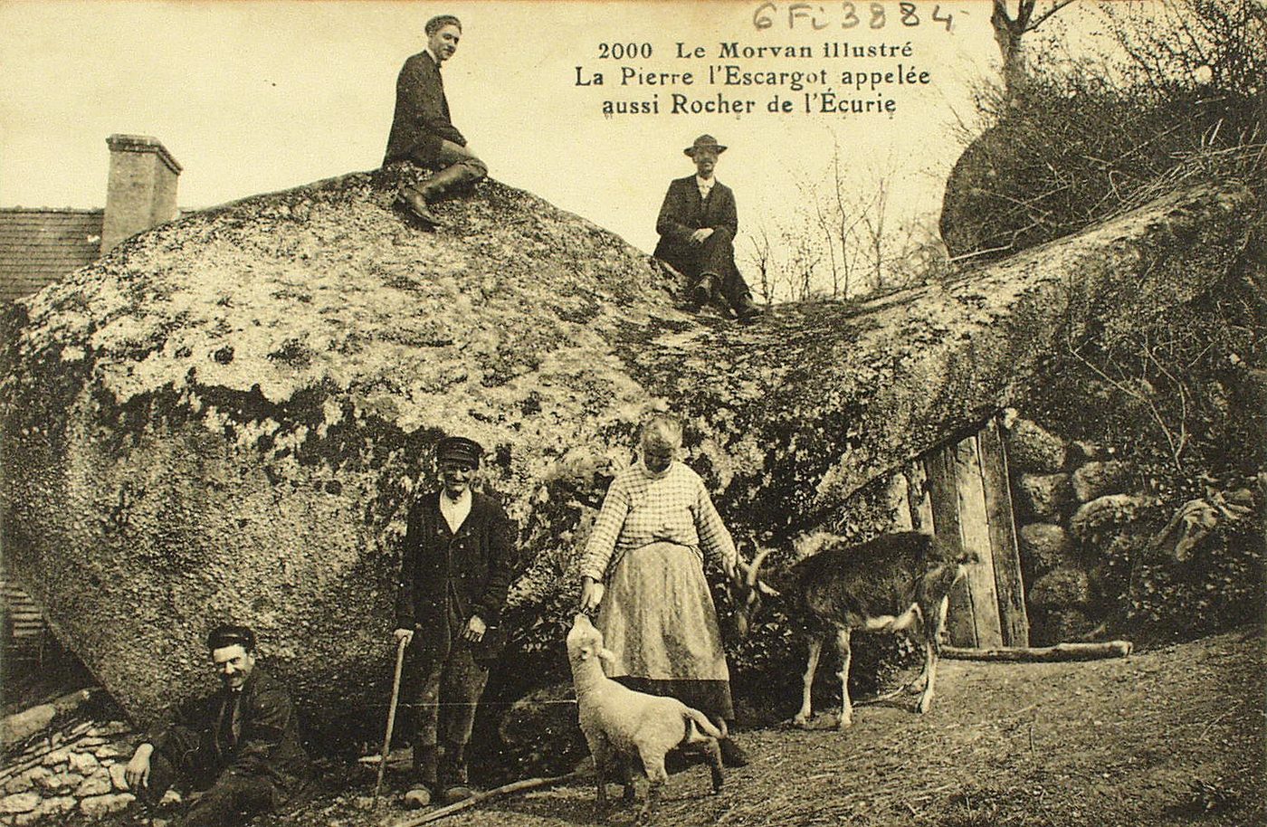 Le Morvan illustré. La pierre de l'Escargot appelée aussi Rocher de l'Ecurie.