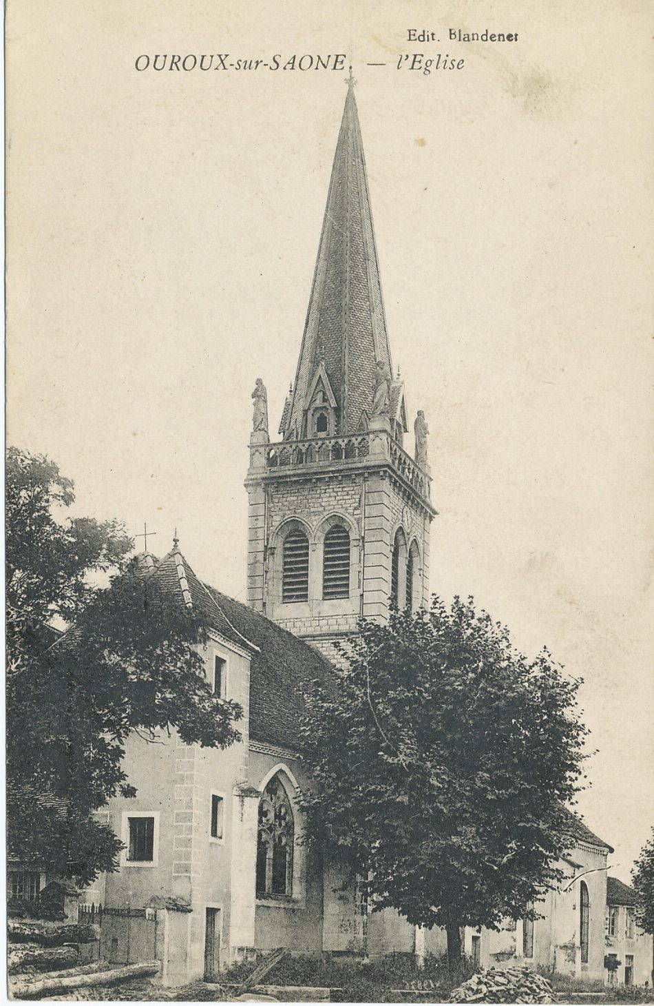 Ouroux-sur-Saône. L'église.