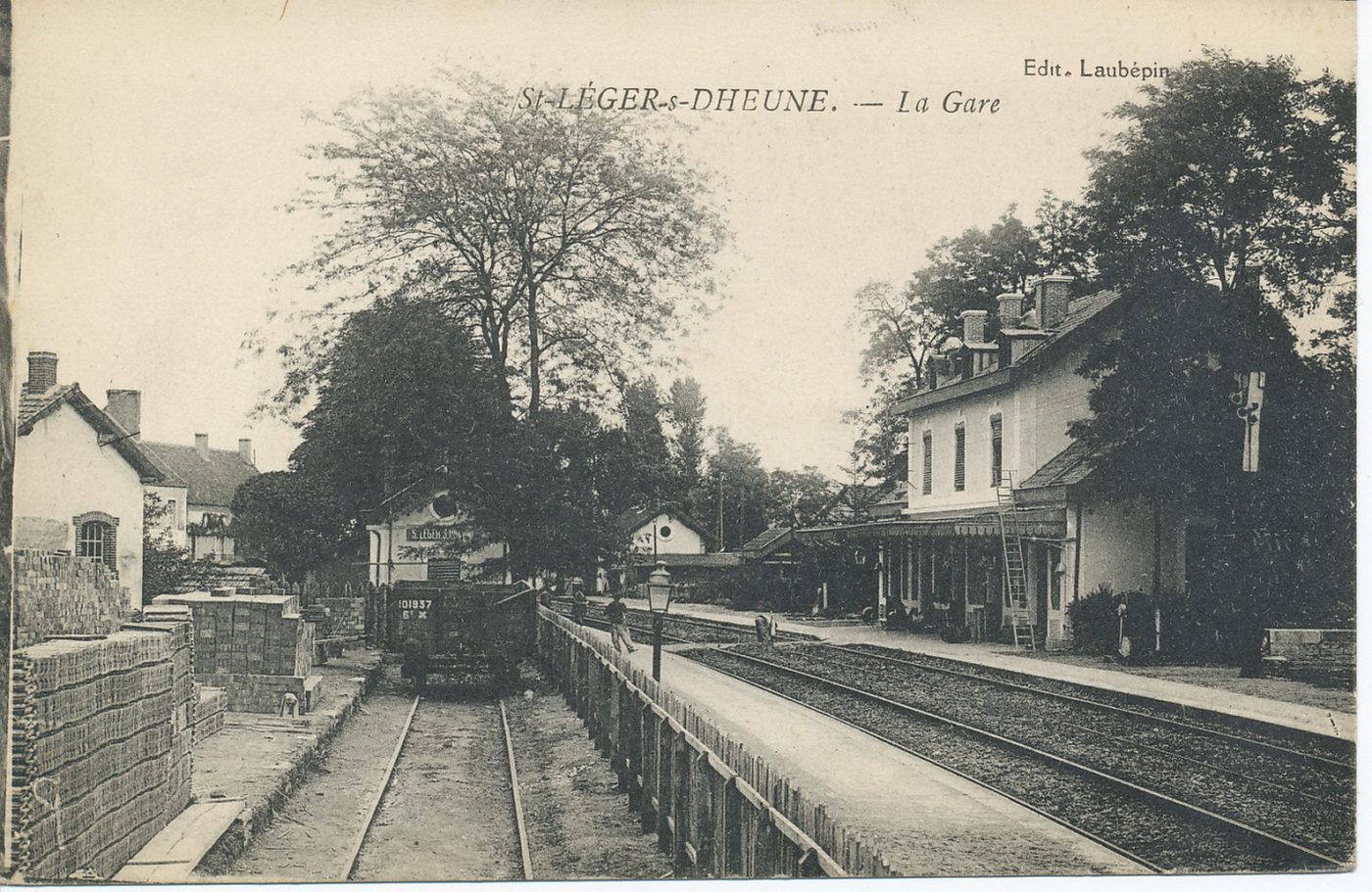Saint-Léger-sur-Dheune. La gare.