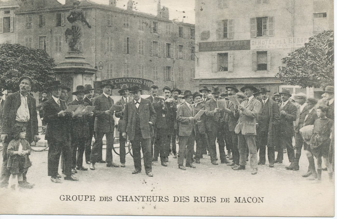 Groupe des chanteurs des rues de Mâcon.