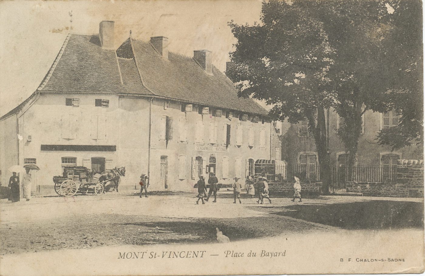Mont-Saint-Vincent. Place du Bayard.