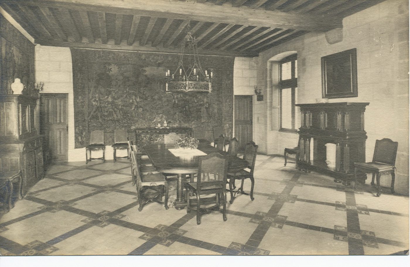 Château de Trélague. Salle à manger.