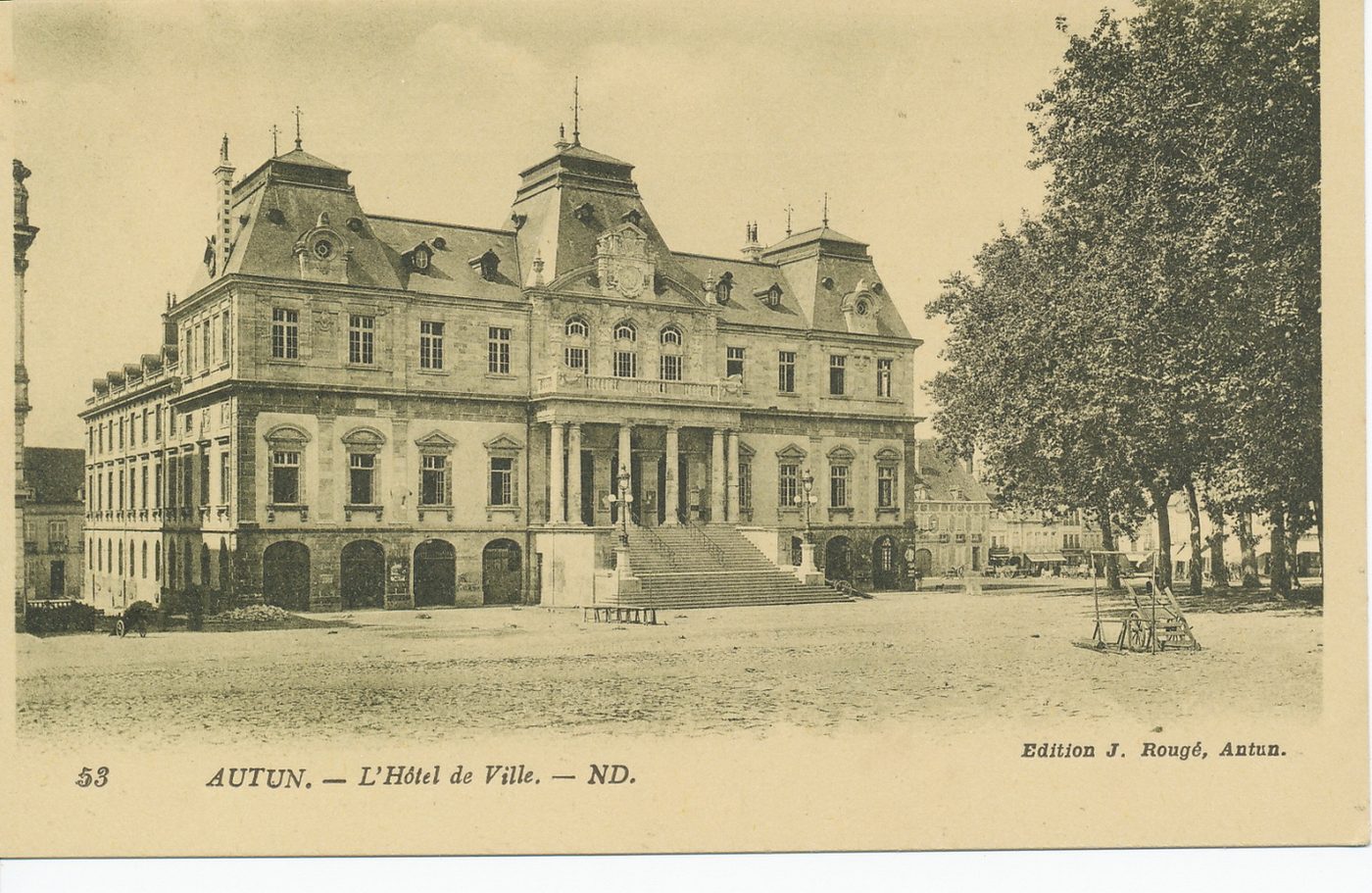 Autun. L'hôtel de ville.