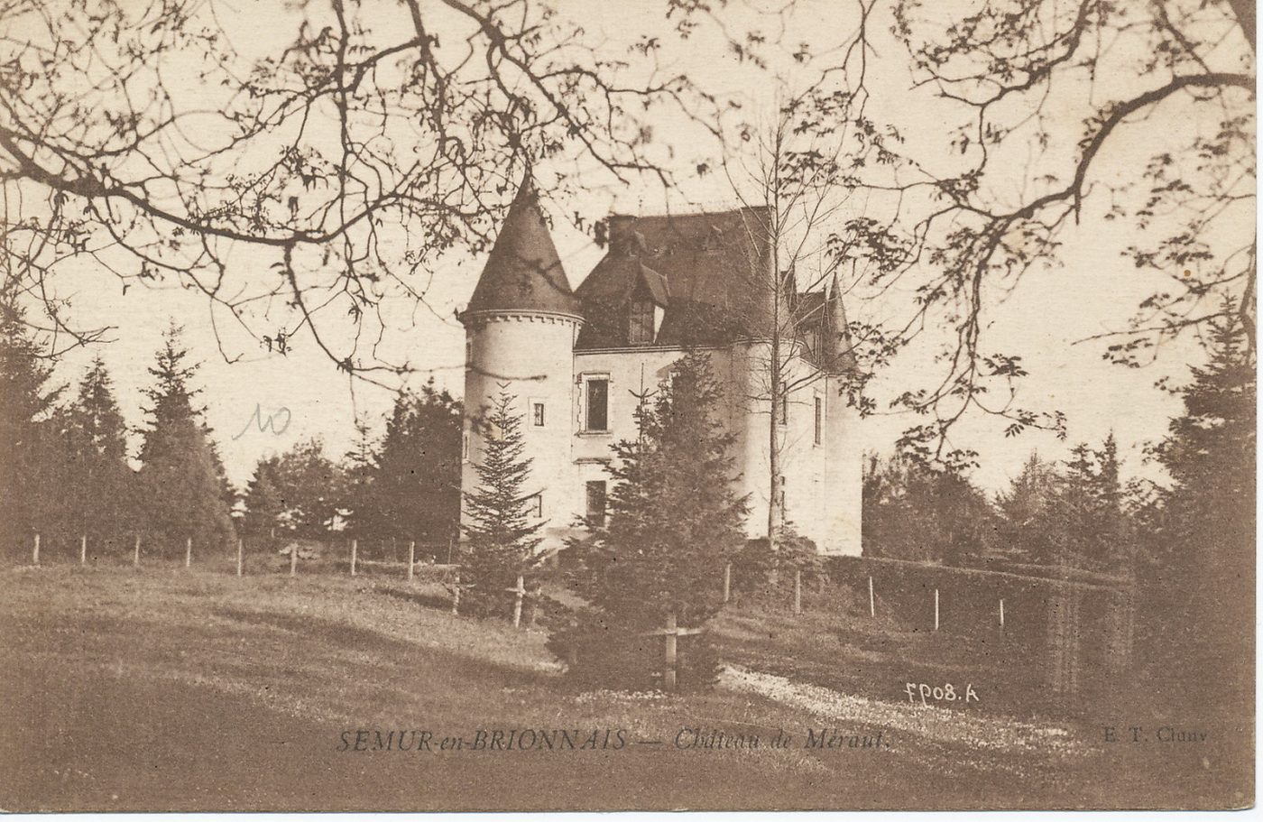 Semur-en-Brionnais. Château de Méraut.