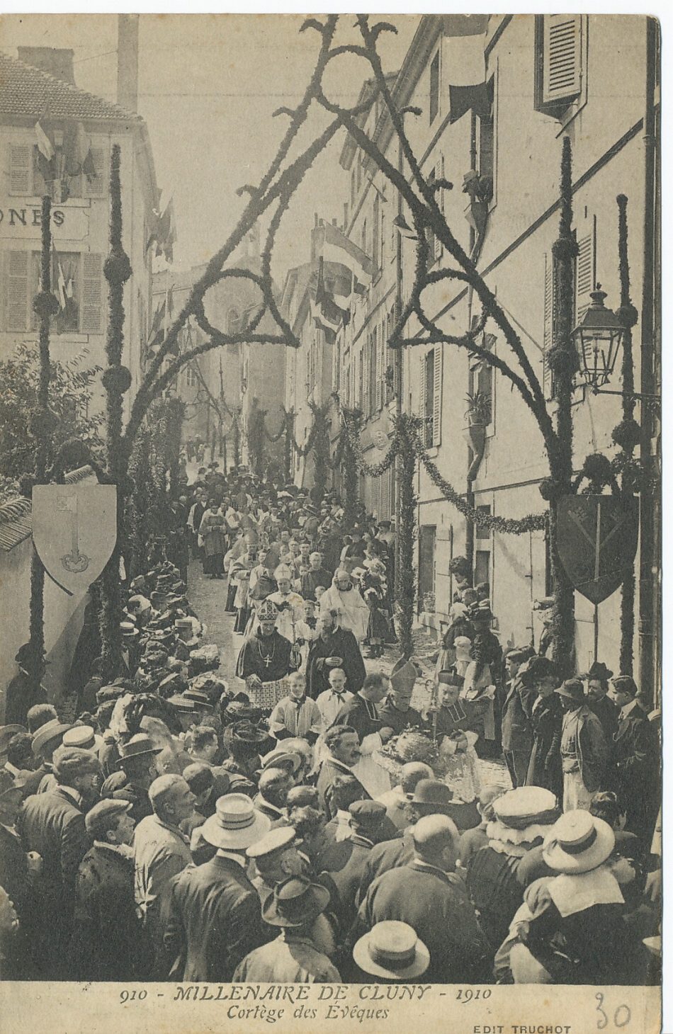 Millénaire de Cluny. Cortège des évêques.