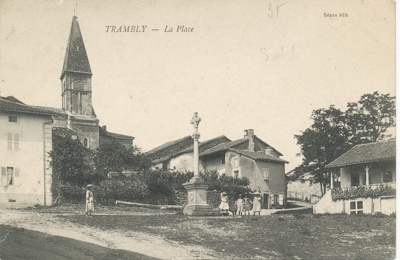 Trambly. La place.