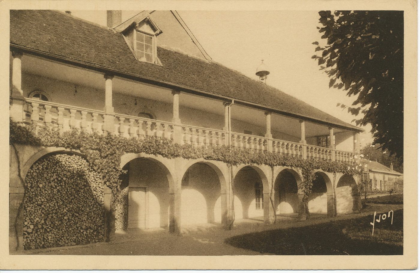 Paray-le-Monial. Monastère de la Visitation. Corps de logis où se trouvait le noviciat du temps de sainte Marguerite-Marie Alacoque.