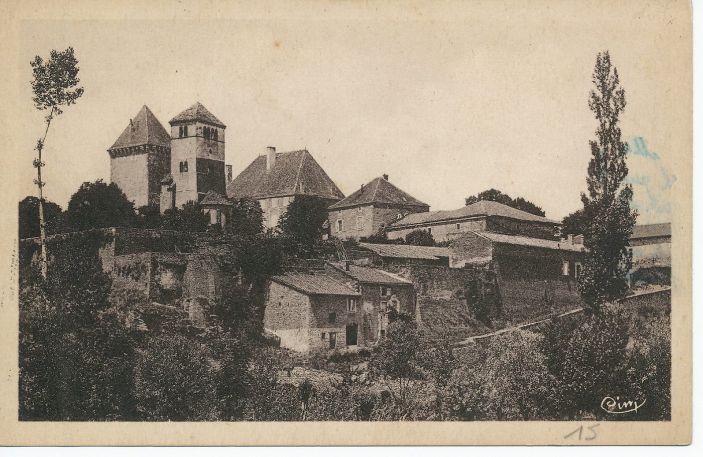 Environs de Serrières. Château de Pierreclos.