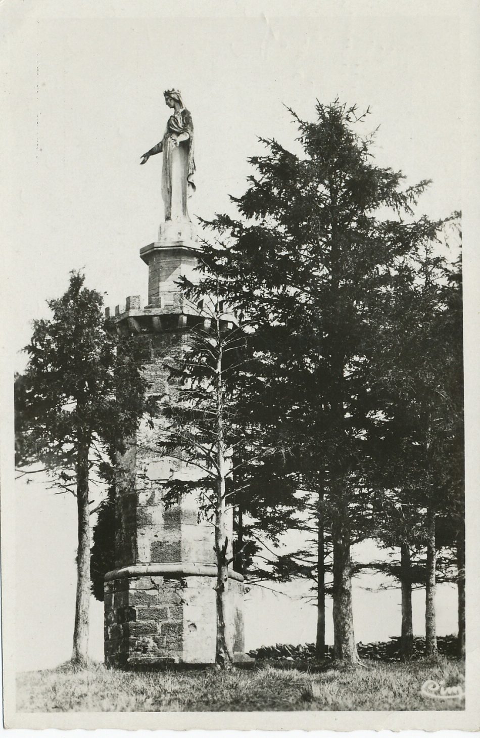 Tramayes. N.-D du Bon-Secours. "Pitié pour moi, Vierge et pour les proscrits ! Abaisse au mien ton front nimbé d'étoiles. Car le génie a parlé sur les toiles. Et la douleur grave les mots guéris". "O mon âme". Hippolyte Roy.