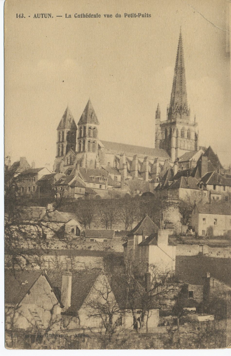 Autun. La cathédrale vue du Petit-Puits.